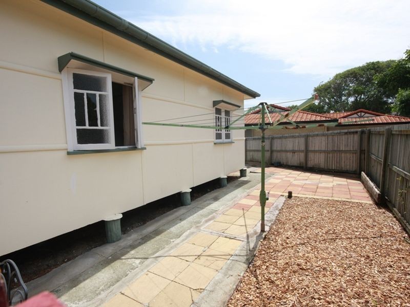 11 Tilley Street, Redcliffe QLD 4020