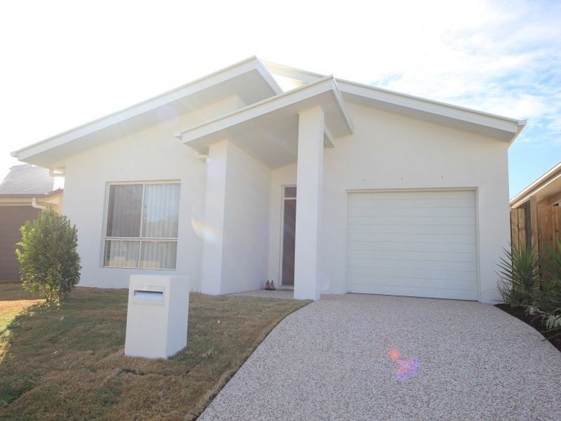 33 Manhattan Crescent, North Lakes QLD 4509