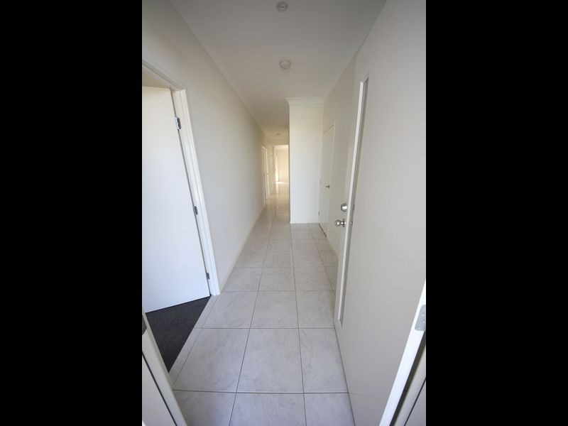 33 Manhattan Crescent, North Lakes QLD 4509