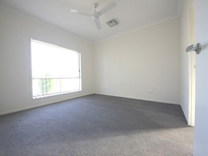 33 Manhattan Crescent, North Lakes QLD 4509
