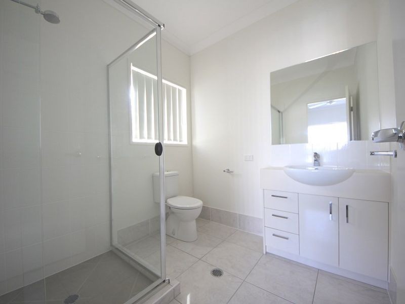 33 Manhattan Crescent, North Lakes QLD 4509