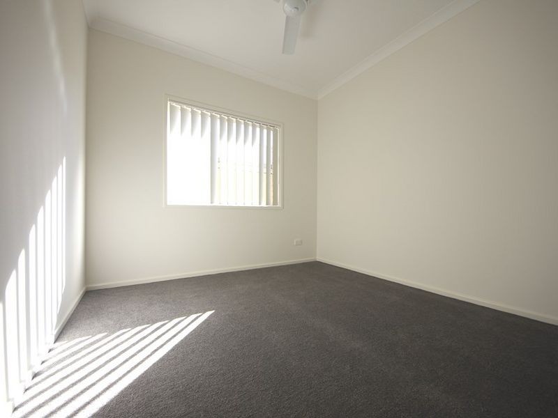 33 Manhattan Crescent, North Lakes QLD 4509