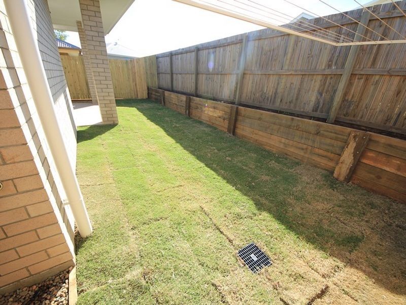 33 Manhattan Crescent, North Lakes QLD 4509