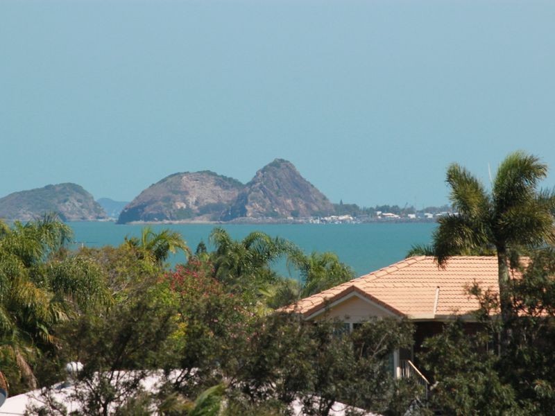 7 Coleman Cresent, Pacific Heights QLD 4703