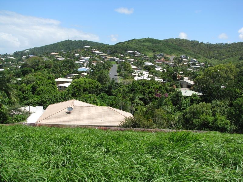 17 Samoa Street, Pacific Heights QLD 4703