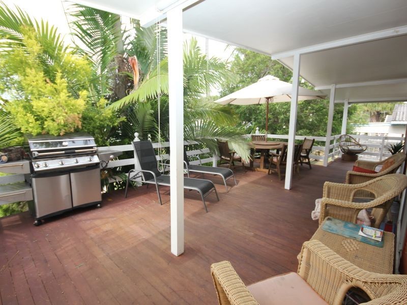 18 Meadow Street, Keppel Sands QLD 4702