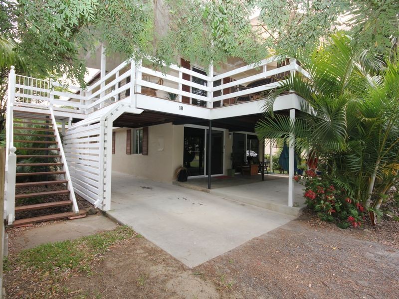18 Meadow Street, Keppel Sands QLD 4702