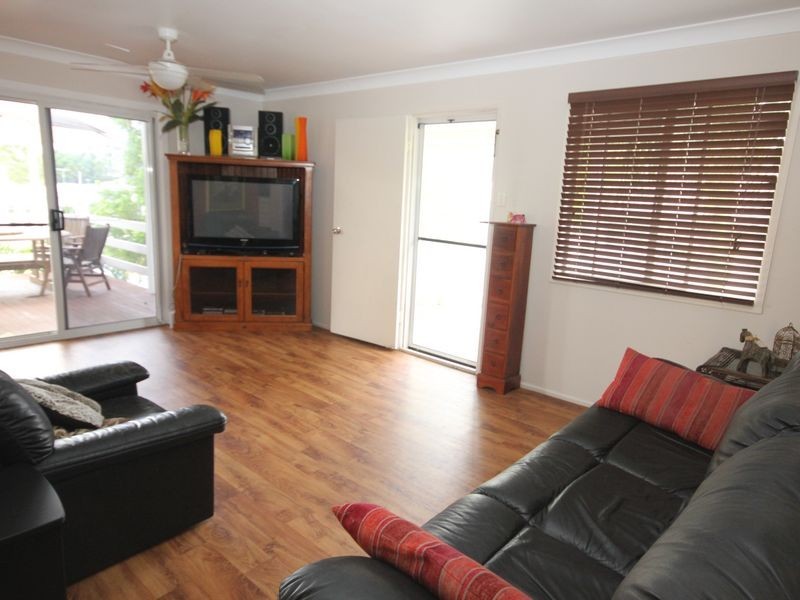 18 Meadow Street, Keppel Sands QLD 4702
