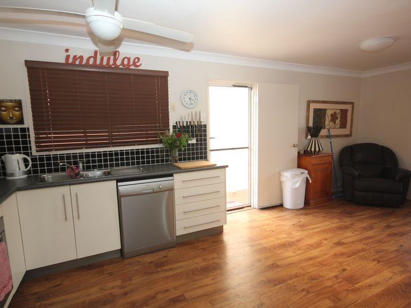 18 Meadow Street, Keppel Sands QLD 4702