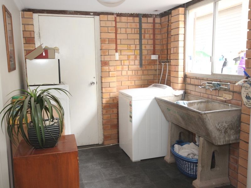 18 Meadow Street, Keppel Sands QLD 4702