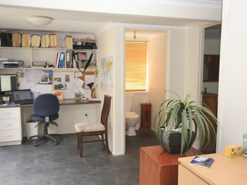 18 Meadow Street, Keppel Sands QLD 4702