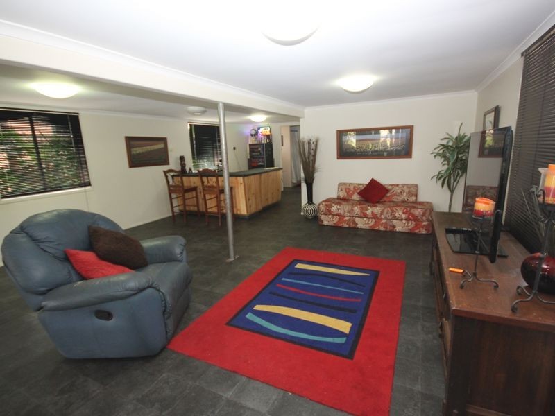 18 Meadow Street, Keppel Sands QLD 4702