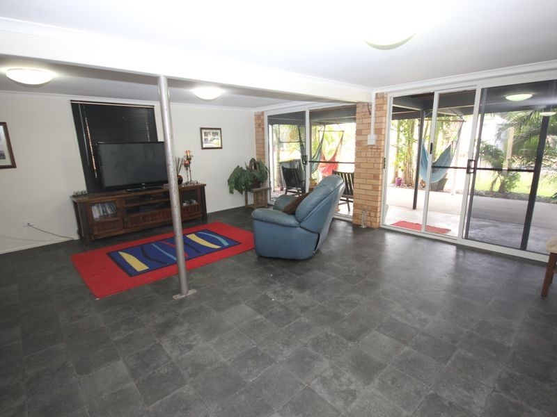 18 Meadow Street, Keppel Sands QLD 4702