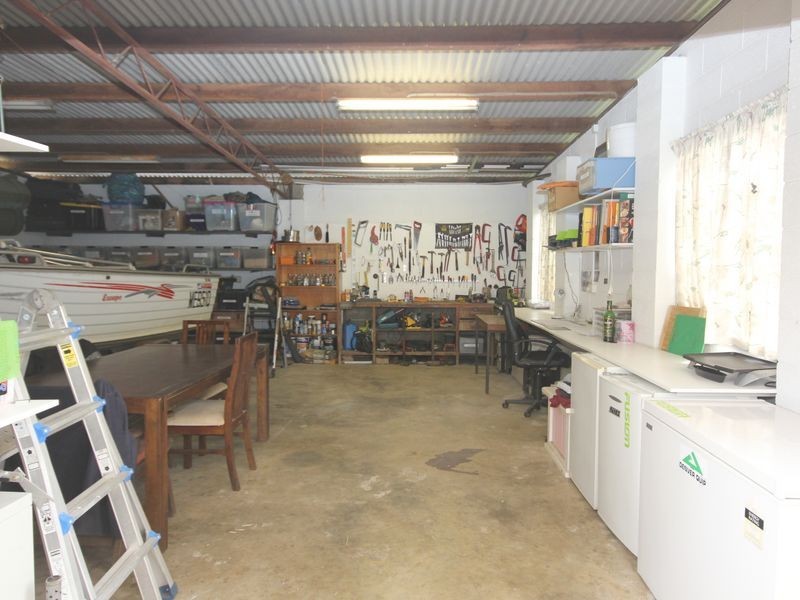 18 Meadow Street, Keppel Sands QLD 4702