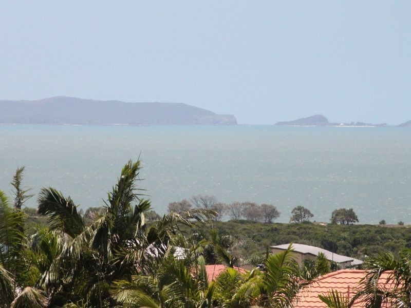 8 Pitcairn Court, Pacific Heights QLD 4703