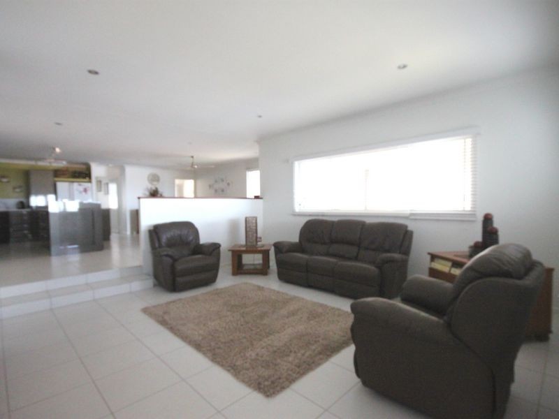 8 Pitcairn Court, Pacific Heights QLD 4703