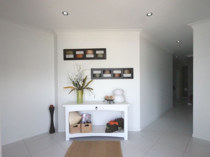 8 Pitcairn Court, Pacific Heights QLD 4703