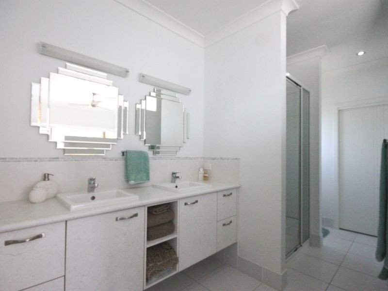 8 Pitcairn Court, Pacific Heights QLD 4703