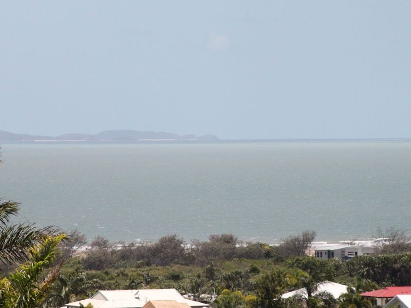 8 Pitcairn Court, Pacific Heights QLD 4703