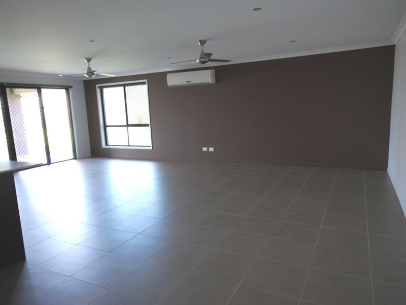 54 Lakeview Circuit, Mulambin QLD 4703