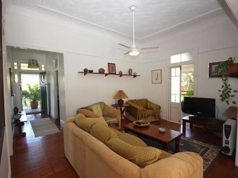 11 Oak Street, Emu Park QLD 4710