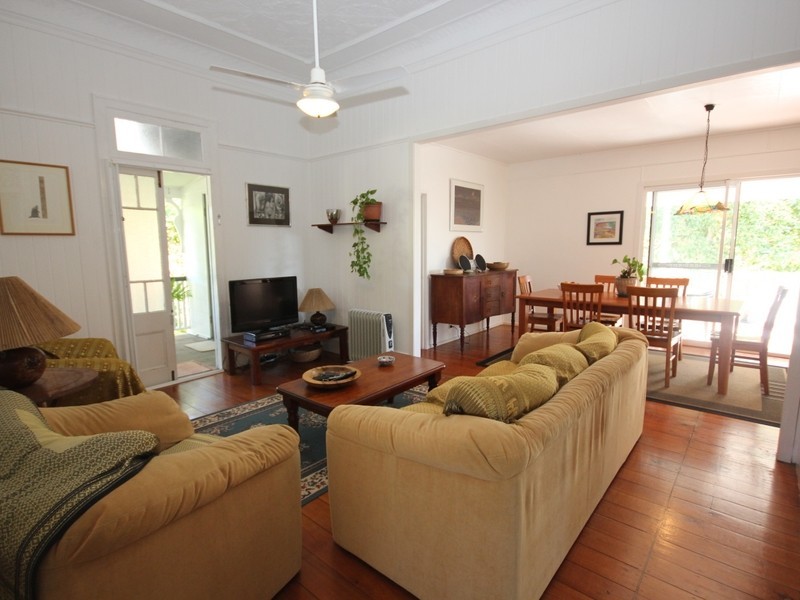 11 Oak Street, Emu Park QLD 4710