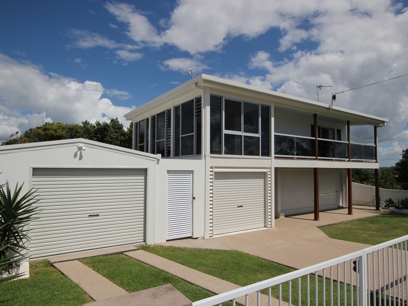 4 Ocean Parade, Cooee Bay QLD 4703