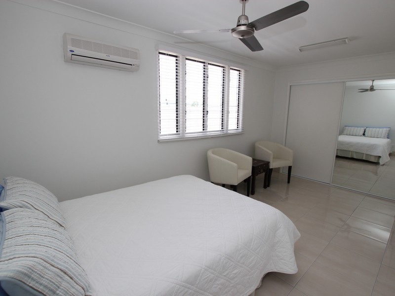 4 Ocean Parade, Cooee Bay QLD 4703