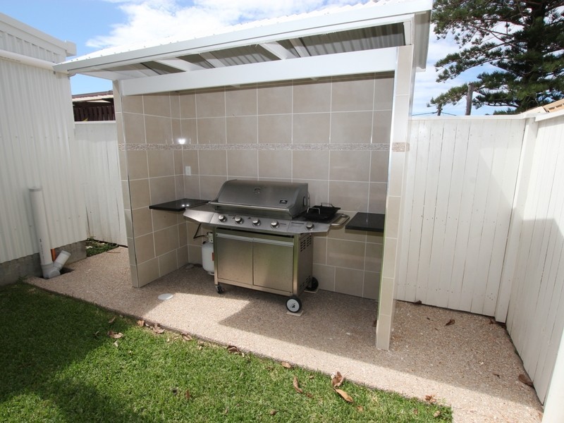 4 Ocean Parade, Cooee Bay QLD 4703