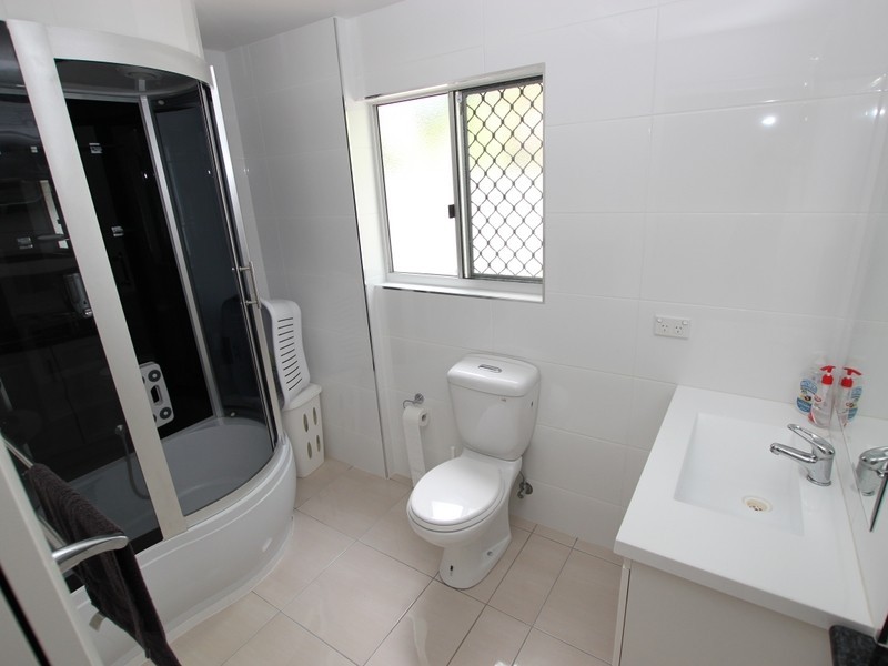4 Ocean Parade, Cooee Bay QLD 4703