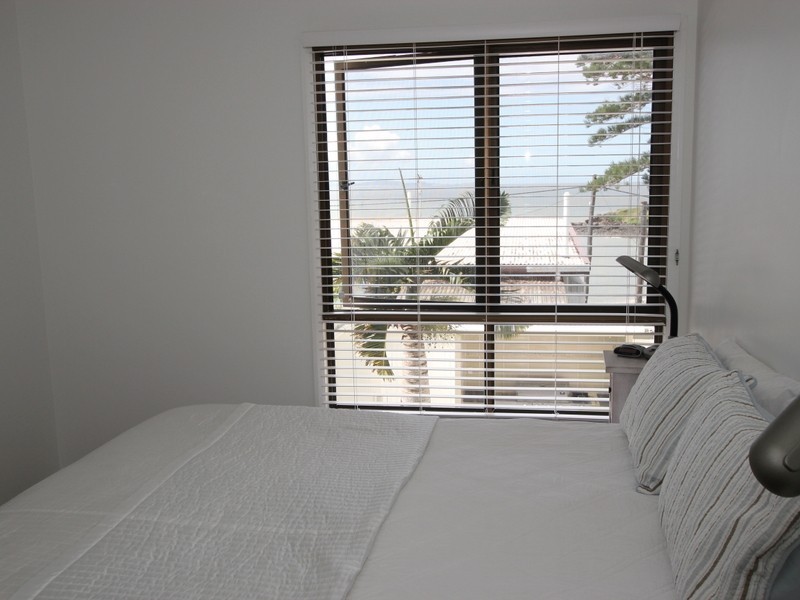 4 Ocean Parade, Cooee Bay QLD 4703