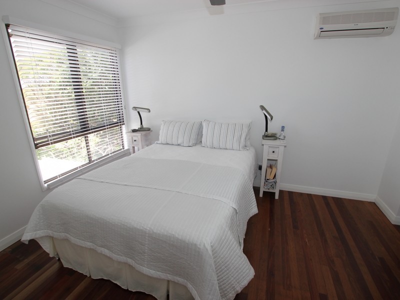 4 Ocean Parade, Cooee Bay QLD 4703