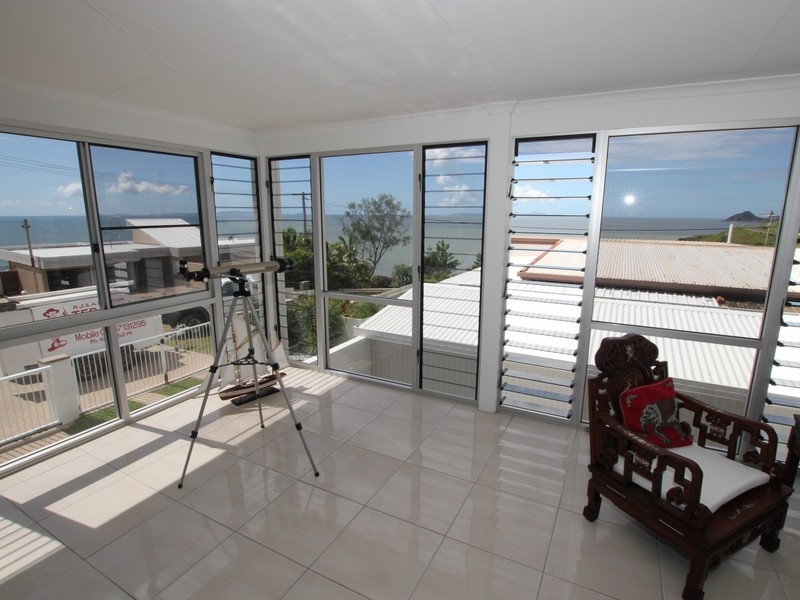 4 Ocean Parade, Cooee Bay QLD 4703