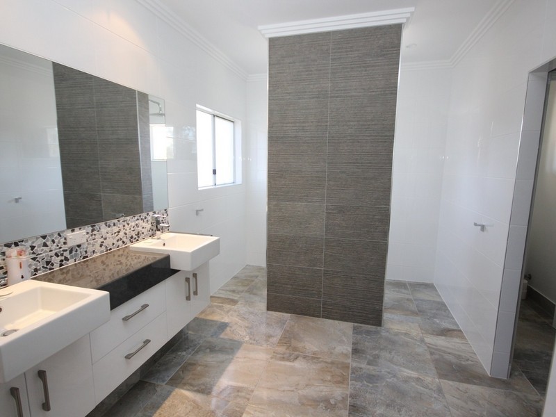 20 Racecourse Road, Barmaryee QLD 4703