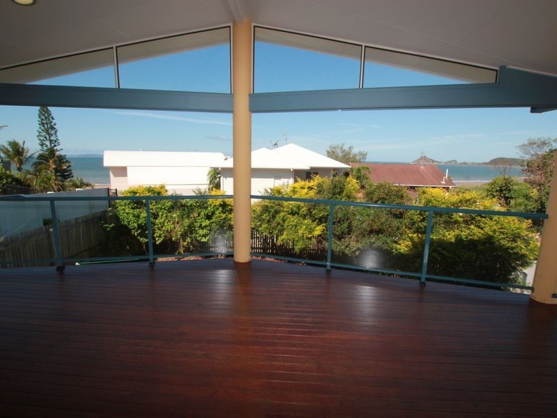 10 Ray Street, Cooee Bay QLD 4703