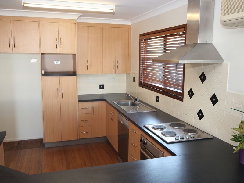 10 Ray Street, Cooee Bay QLD 4703