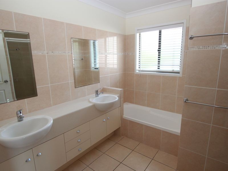 10 Ray Street, Cooee Bay QLD 4703