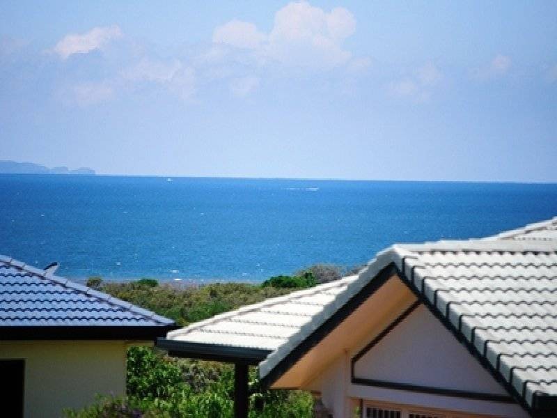 10 Miami Cresent, Pacific Heights QLD 4703