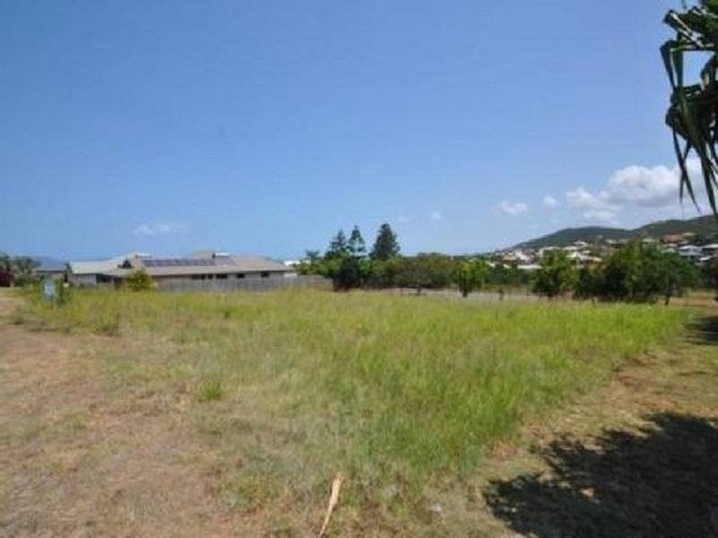 10 Miami Cresent, Pacific Heights QLD 4703