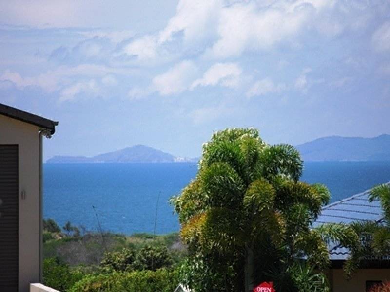 10 Miami Cresent, Pacific Heights QLD 4703