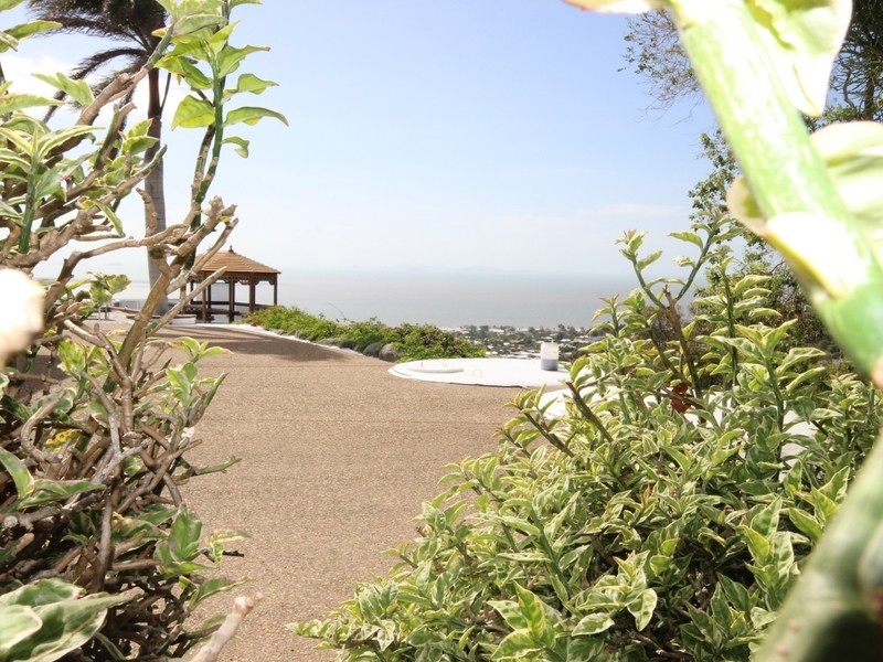 96 Crannys Road, Barlows Hill QLD 4703