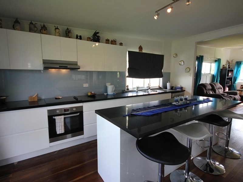 8 Meadow Street, Keppel Sands QLD 4702