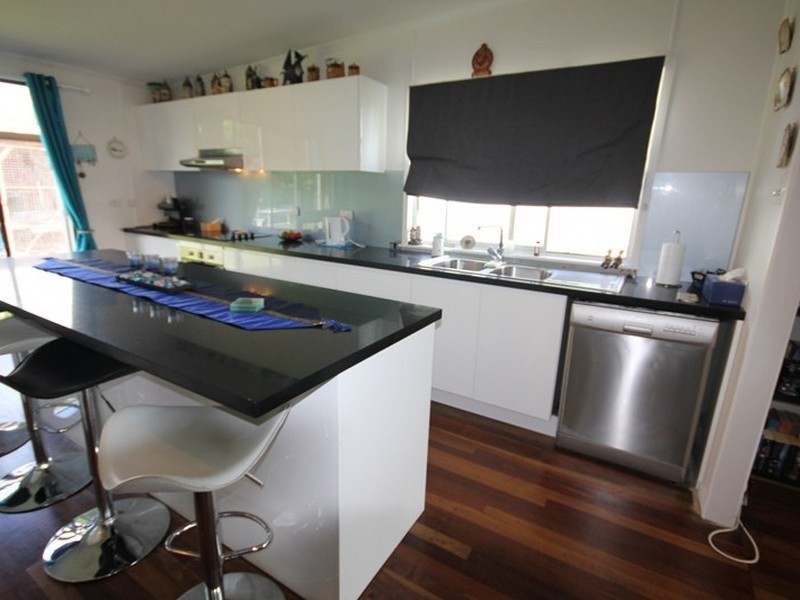 8 Meadow Street, Keppel Sands QLD 4702