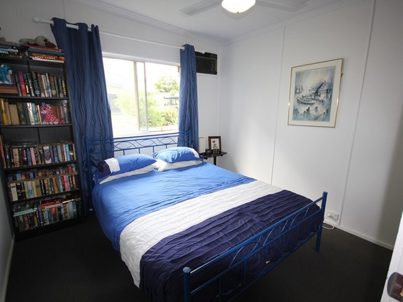 8 Meadow Street, Keppel Sands QLD 4702