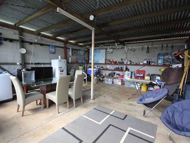 8 Meadow Street, Keppel Sands QLD 4702