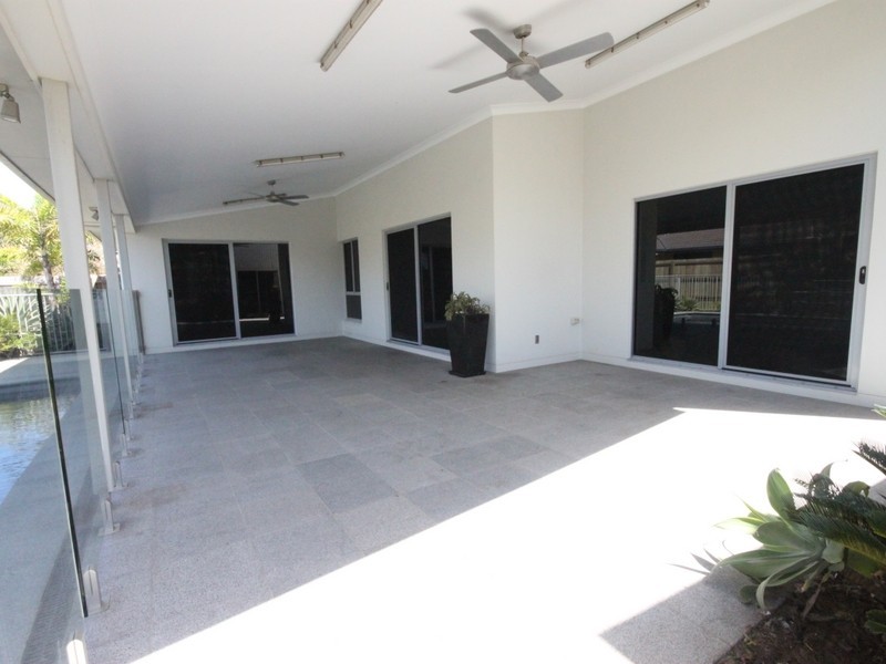 8 Blue Water Boulevard, Mulambin QLD 4703