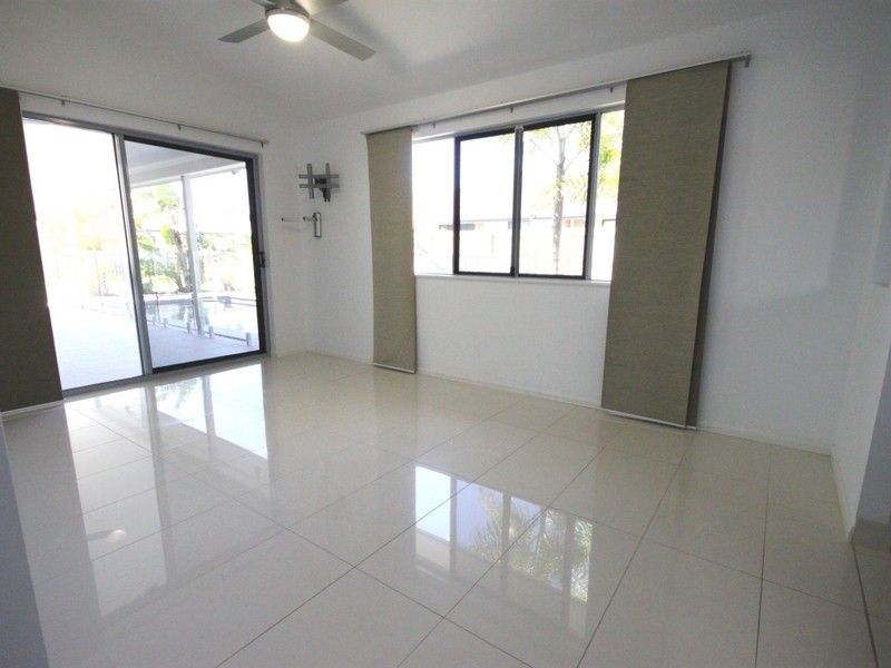 8 Blue Water Boulevard, Mulambin QLD 4703