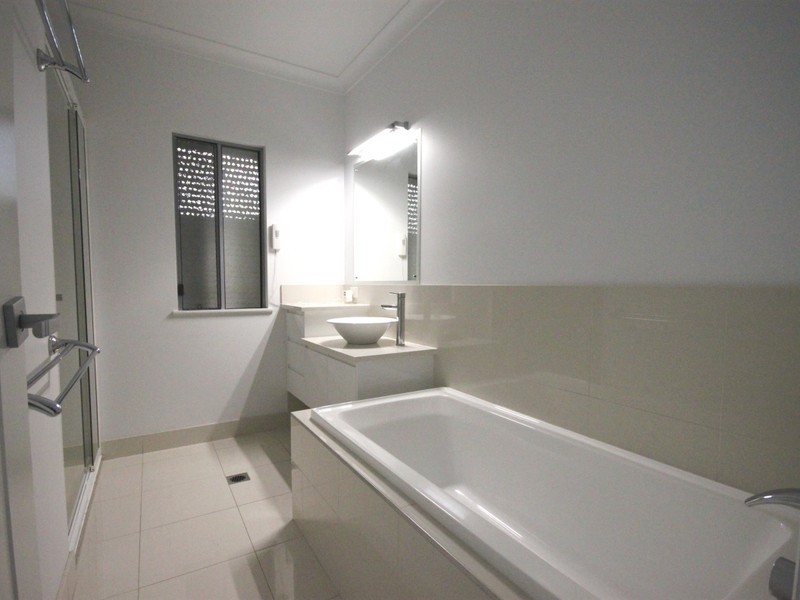 8 Blue Water Boulevard, Mulambin QLD 4703