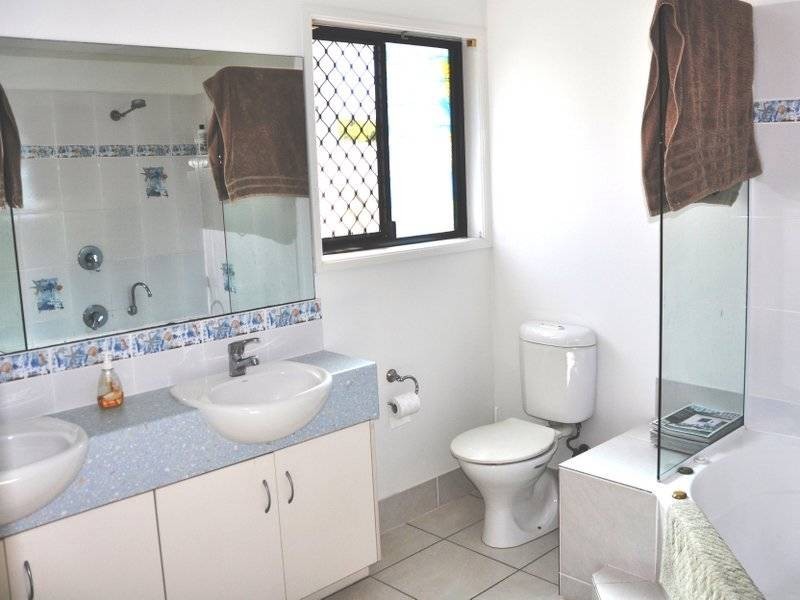 40 Miami Cres, Pacific Heights QLD 4703