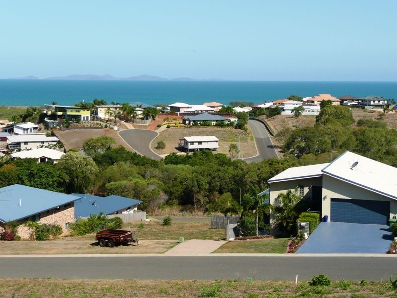 18 Pacific Vista Close, Pacific Heights QLD 4703